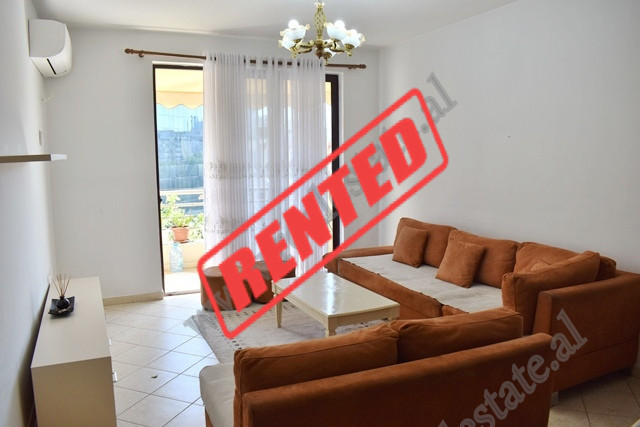 Apartament 3+1 me qira ne rrugen Asim Vokshi ne Kompleksin Panorama&nbsp;ne Tirane

Ndodhet ne kat